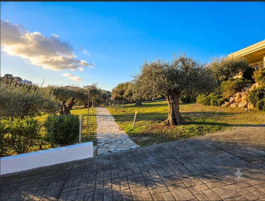 Exclusiva residencia independiente con dos viviendas, piscina y vistas privilegiadas a Toledo