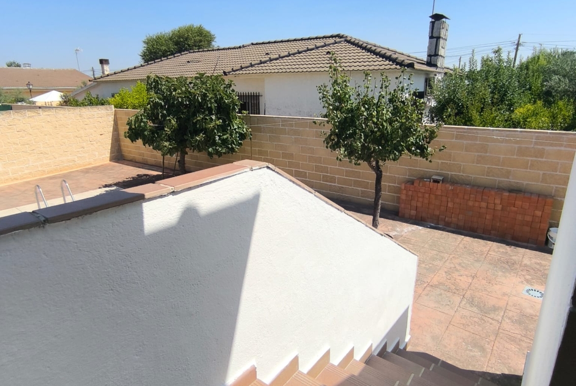 CHALET INDEPENDIENTE CON PISCINA EN URB. OLIVA.VELETA, CARRANQUE (TOLEDO)