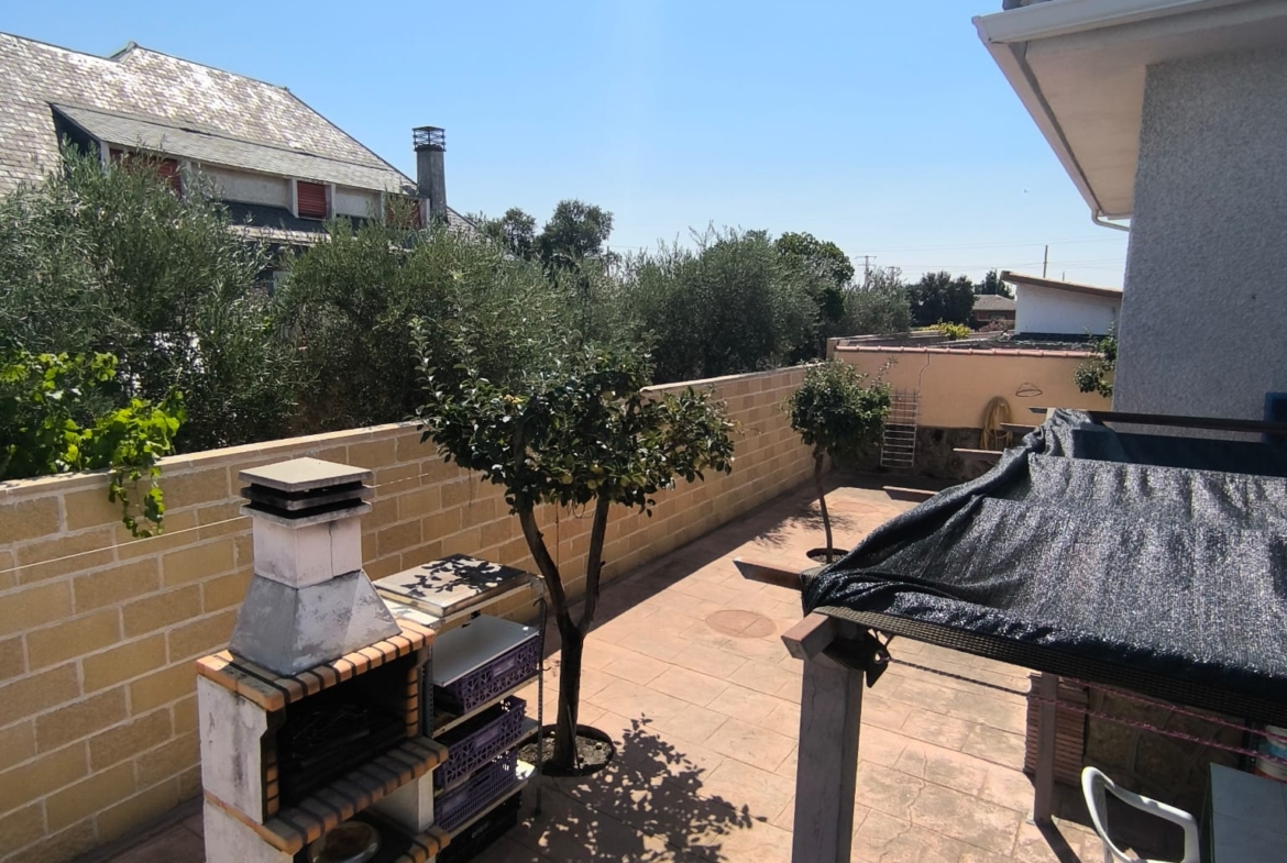 CHALET INDEPENDIENTE CON PISCINA EN URB. OLIVA.VELETA, CARRANQUE (TOLEDO)