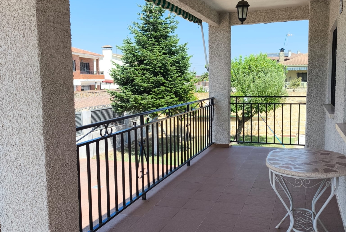 CHALET INDEPENDIENTE CON PISCINA EN URB. OLIVA.VELETA, CARRANQUE (TOLEDO)