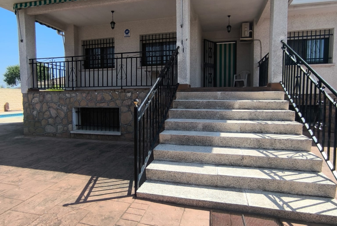 CHALET INDEPENDIENTE CON PISCINA EN URB. OLIVA.VELETA, CARRANQUE (TOLEDO)