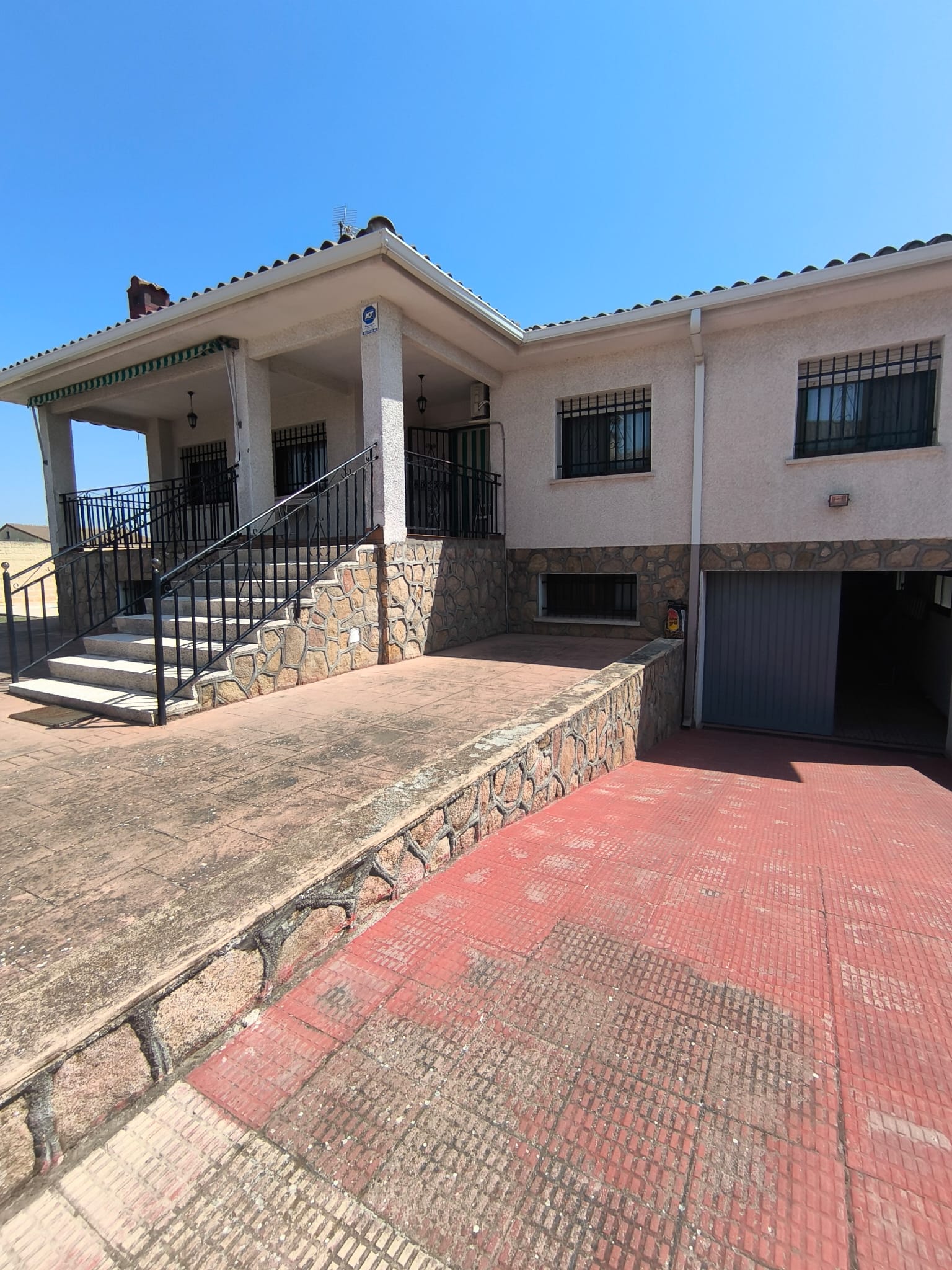 WhatsApp Image 2026-07-27 at 09.35.12 (4) CHALET INDEPENDIENTE CON PISCINA EN URB. OLIVA.VELETA, CARRANQUE (TOLEDO)