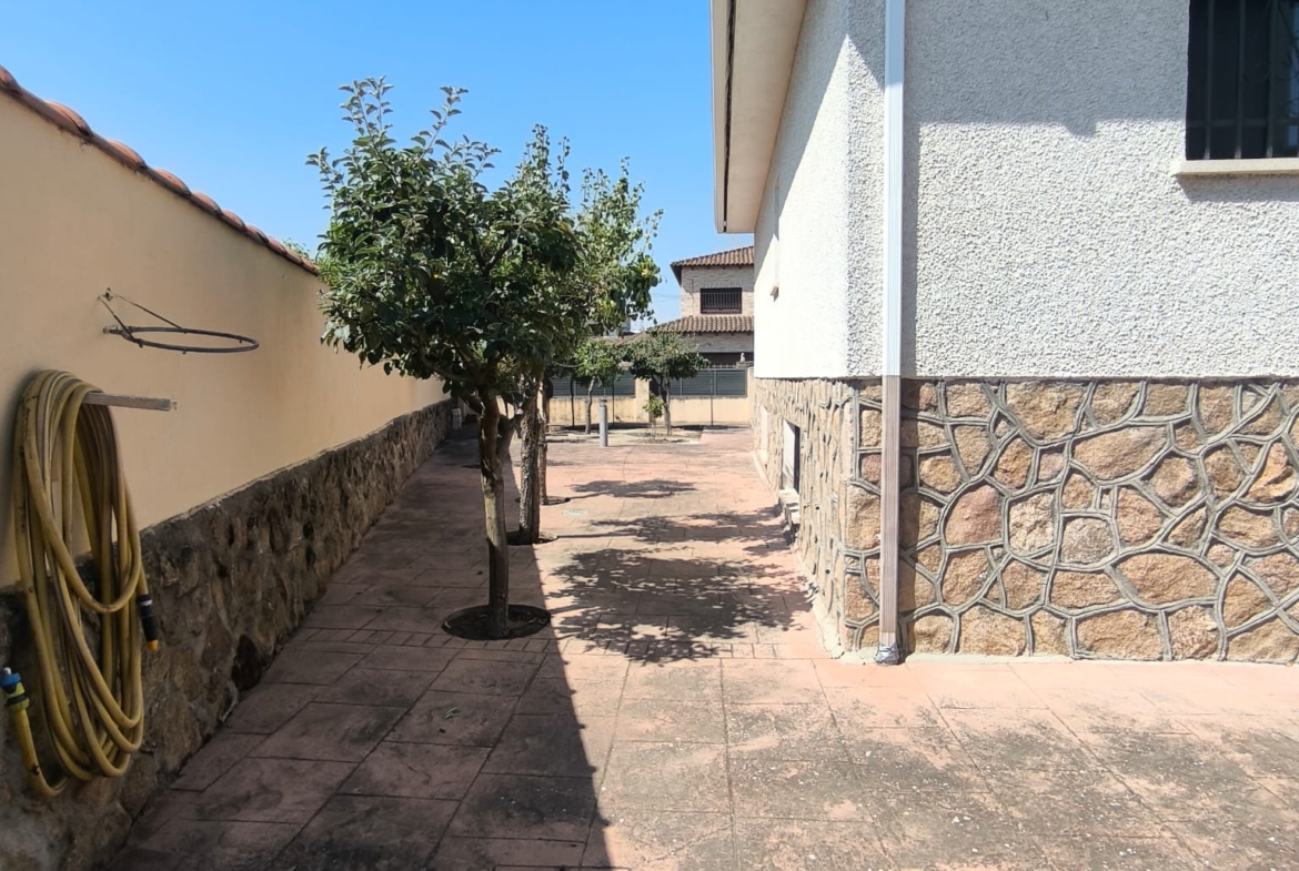 CHALET INDEPENDIENTE CON PISCINA EN URB. OLIVA.VELETA, CARRANQUE (TOLEDO)