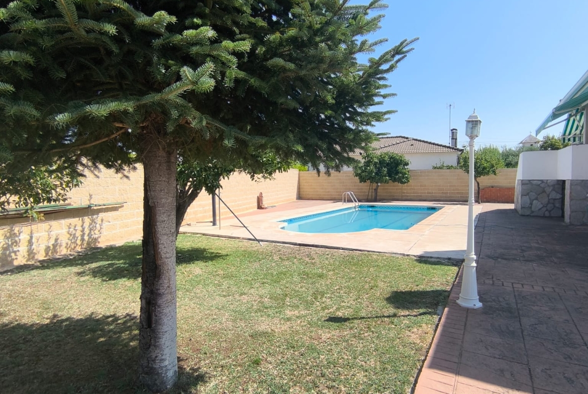CHALET INDEPENDIENTE CON PISCINA EN URB. OLIVA.VELETA, CARRANQUE (TOLEDO)