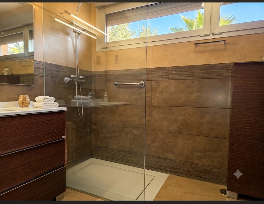 Exclusiva residencia independiente con dos viviendas, piscina y vistas privilegiadas a Toledo