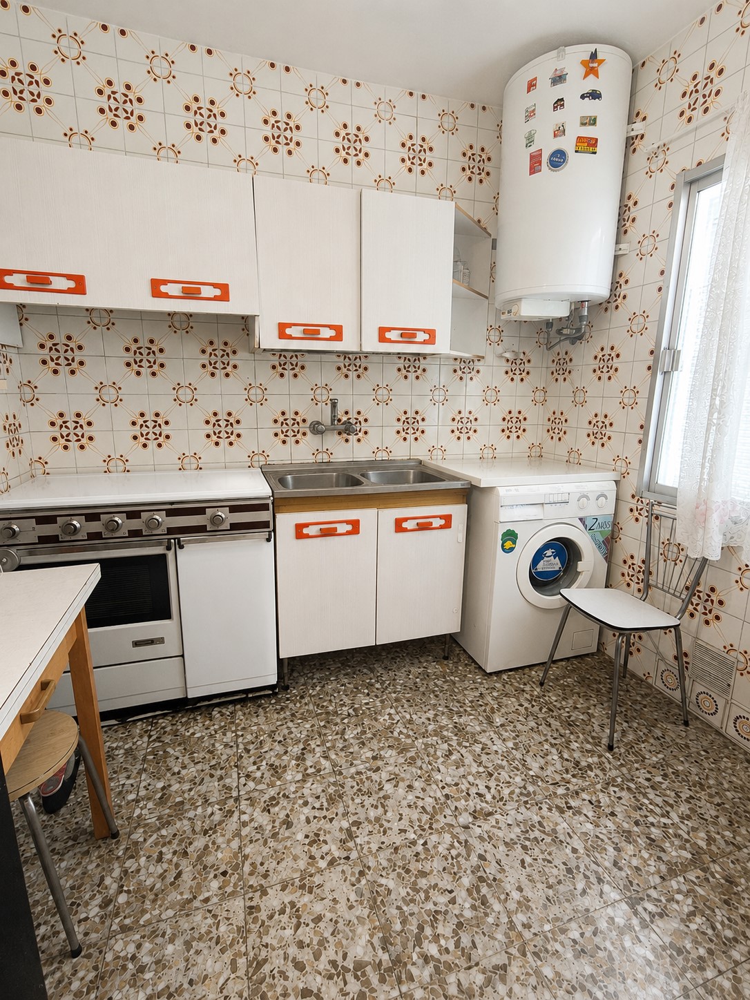 cocina 1 retocada con IA PISO EN CASCO ANTIGUO DE ALCORCON