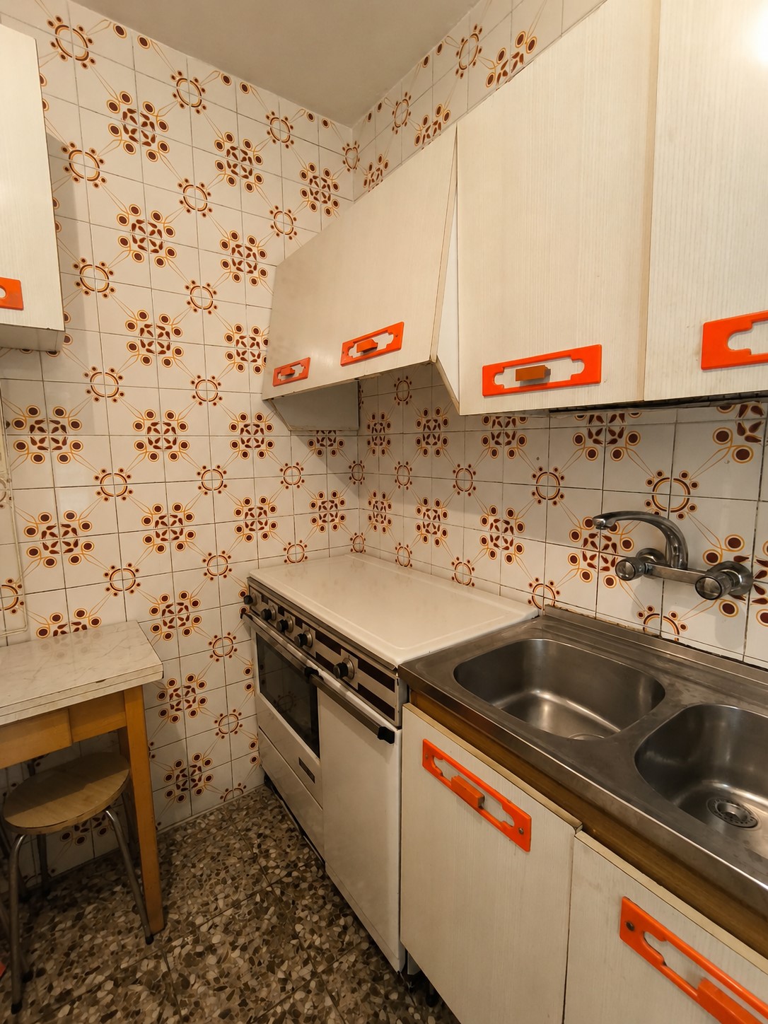 cocina retocada con IA PISO EN CASCO ANTIGUO DE ALCORCON