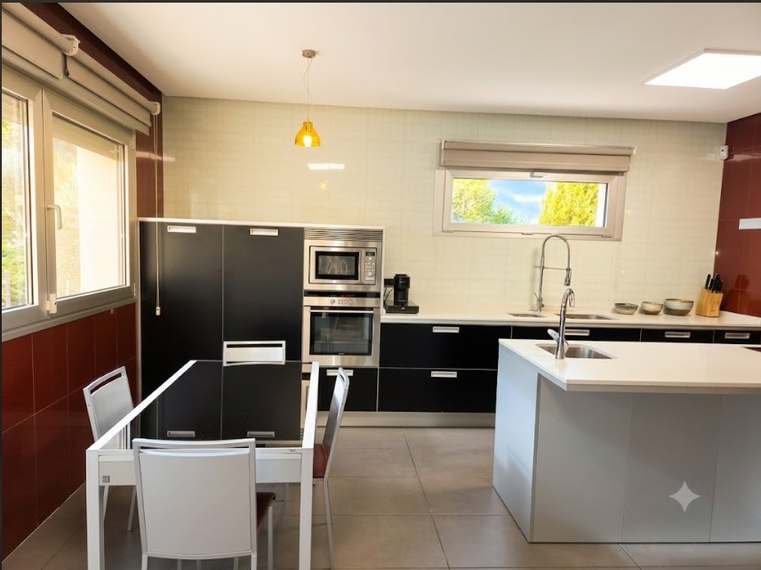 Exclusiva residencia independiente con dos viviendas, piscina y vistas privilegiadas a Toledo