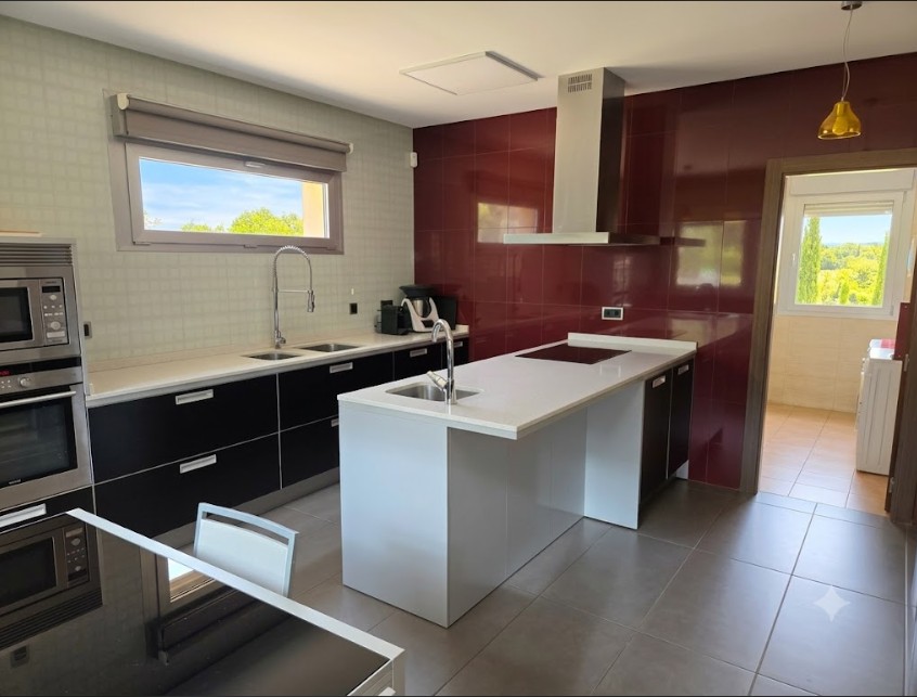 Exclusiva residencia independiente con dos viviendas, piscina y vistas privilegiadas a Toledo