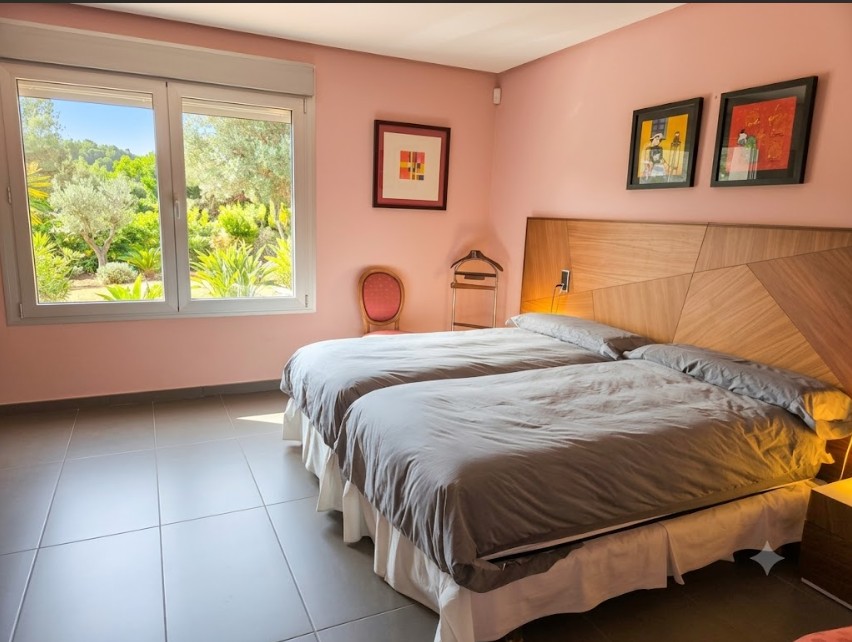 Exclusiva residencia independiente con dos viviendas, piscina y vistas privilegiadas a Toledo