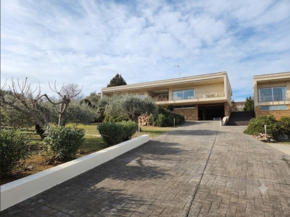 Exclusiva residencia independiente con dos viviendas, piscina y vistas privilegiadas a Toledo