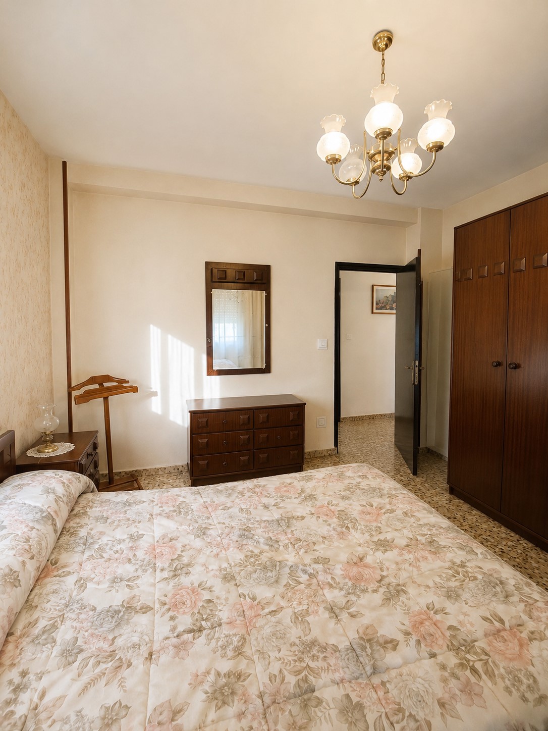 habitacion retocada con IA PISO EN CASCO ANTIGUO DE ALCORCON