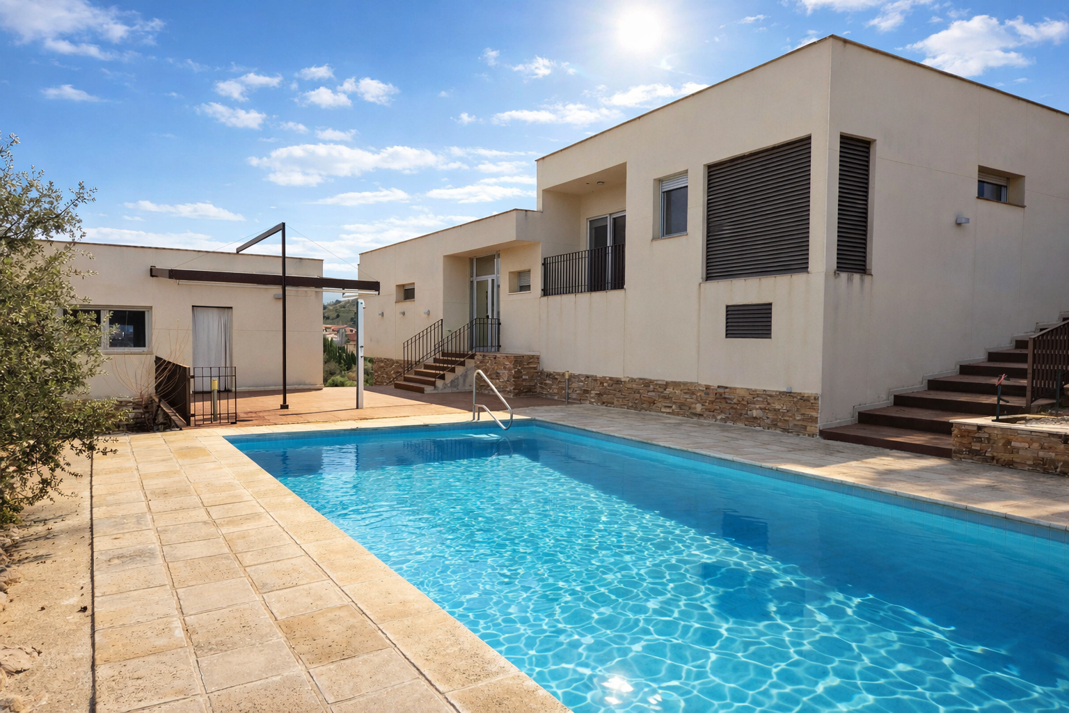 Exclusiva residencia independiente con dos viviendas, piscina y vistas privilegiadas a Toledo