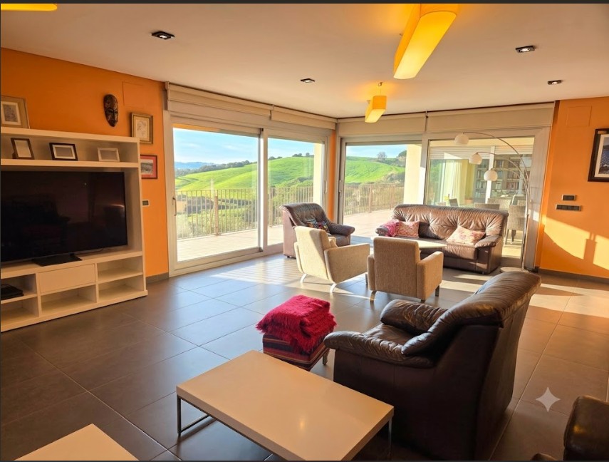 Exclusiva residencia independiente con dos viviendas, piscina y vistas privilegiadas a Toledo