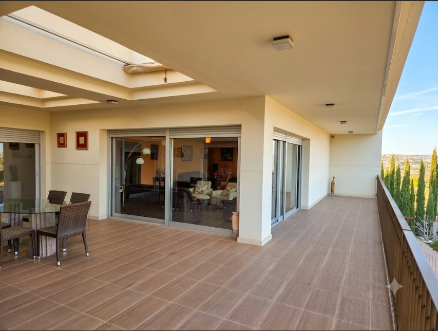 Exclusiva residencia independiente con dos viviendas, piscina y vistas privilegiadas a Toledo