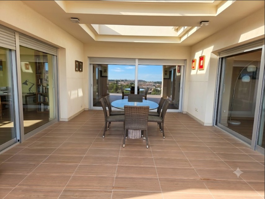 Exclusiva residencia independiente con dos viviendas, piscina y vistas privilegiadas a Toledo