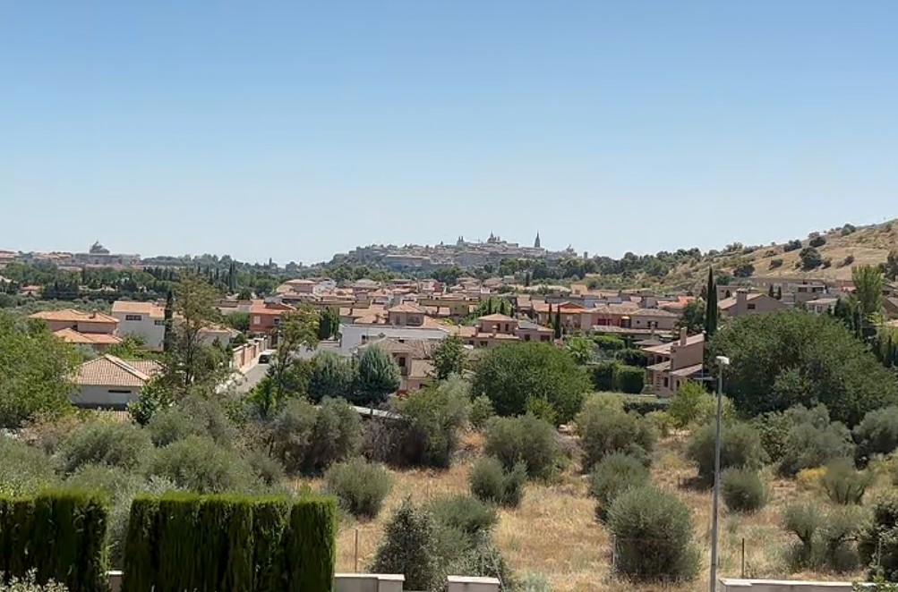 Exclusiva residencia independiente con dos viviendas, piscina y vistas privilegiadas a Toledo