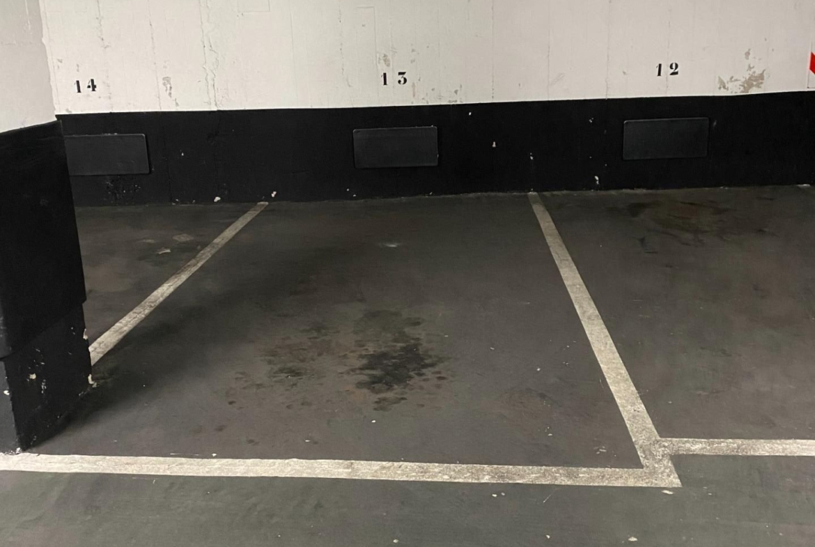 Plaza de garaje para coche pequeño