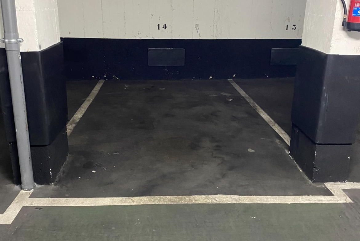 Plaza de garaje para coche pequeño