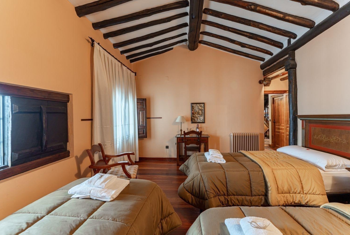 ^**^POSADA DE CANDELARIO^**^EMBLEMATICO HOTEL RURAL DE 4 ESTRELLAS EN EL TURISTICO PUEBLO CANDELARIO