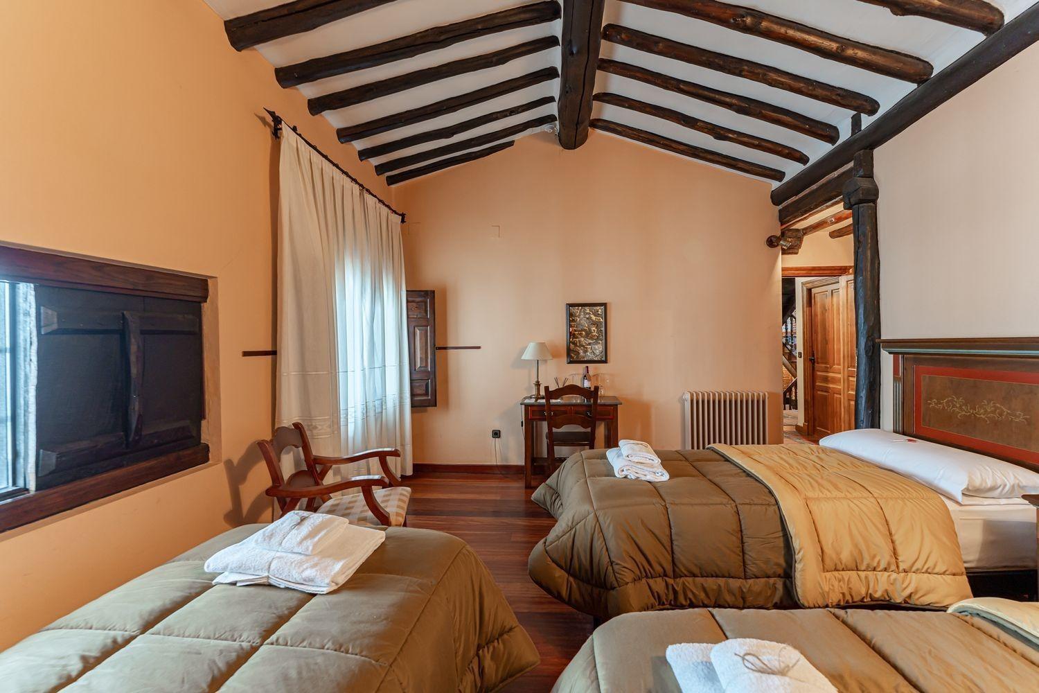 ^**^POSADA DE CANDELARIO^**^EMBLEMATICO HOTEL RURAL DE 4 ESTRELLAS EN EL TURISTICO PUEBLO CANDELARIO