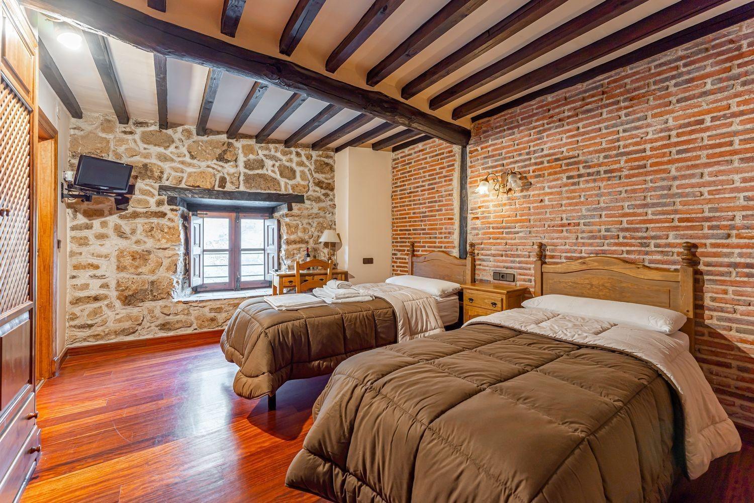 ^**^POSADA DE CANDELARIO^**^EMBLEMATICO HOTEL RURAL DE 4 ESTRELLAS EN EL TURISTICO PUEBLO CANDELARIO