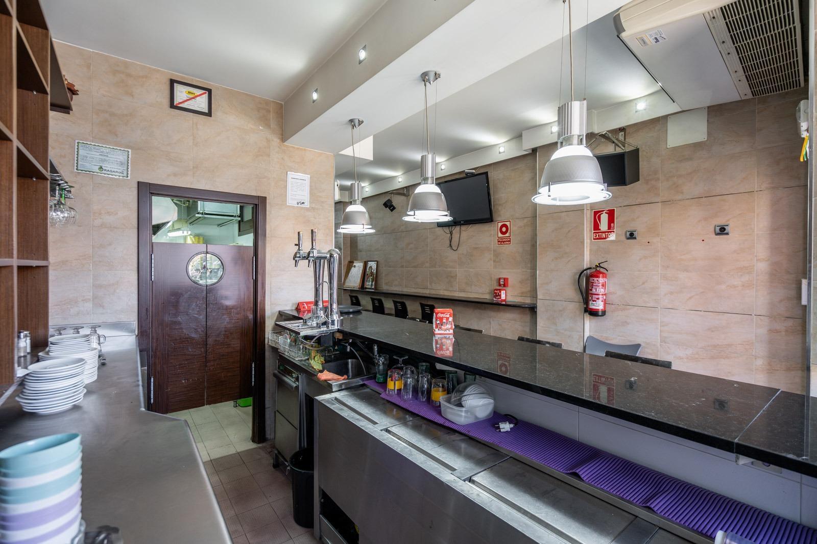 ^**^BAR RESTAURANTE CON AMPLIAS TERRAZAS Y AMPLIA ZONA PRIVADA EN MEJORADA DEL CAMPO^**^ Magnífica o