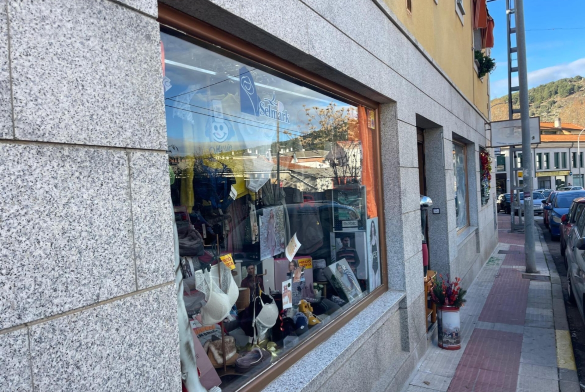 ^**^EXCELENTE OPORTUNIDAD, LOCAL COMERCIAL EN MORALZARZAL^**^ Oportunidad única de adquirir un local