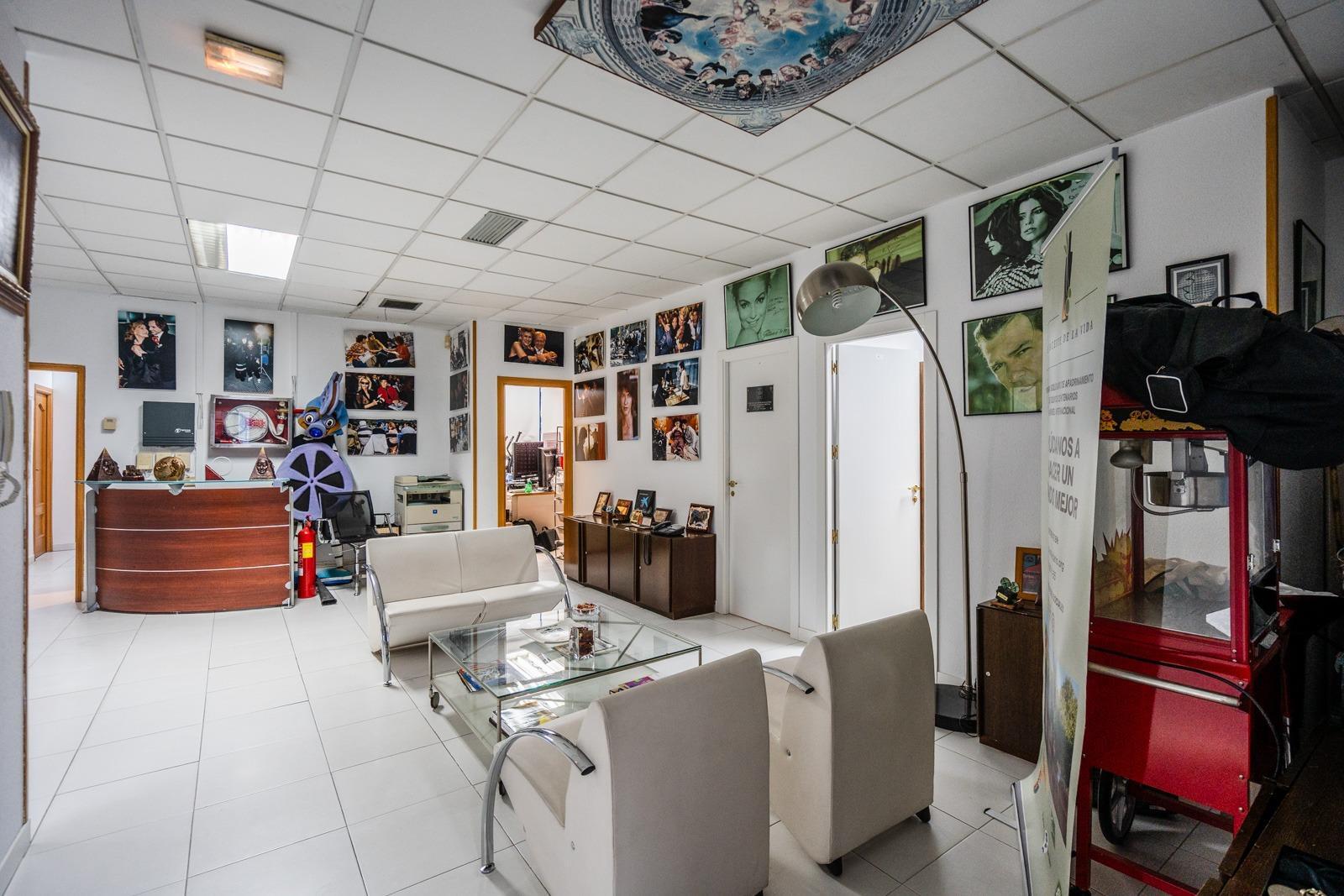 INVERSIÓN SEGURA: EDIFICIO/NAVE DE 3 PLANTAS CON DESPACHOS Y APARTAMENTO EN COLMENAR VIEJO