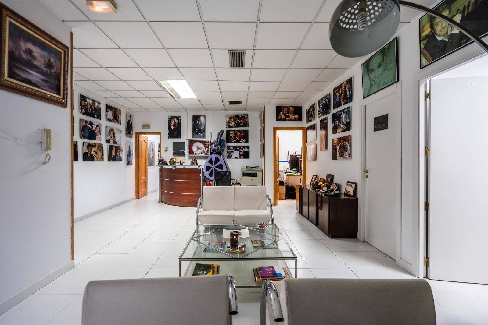 INVERSIÓN SEGURA: EDIFICIO/NAVE DE 3 PLANTAS CON DESPACHOS Y APARTAMENTO EN COLMENAR VIEJO
