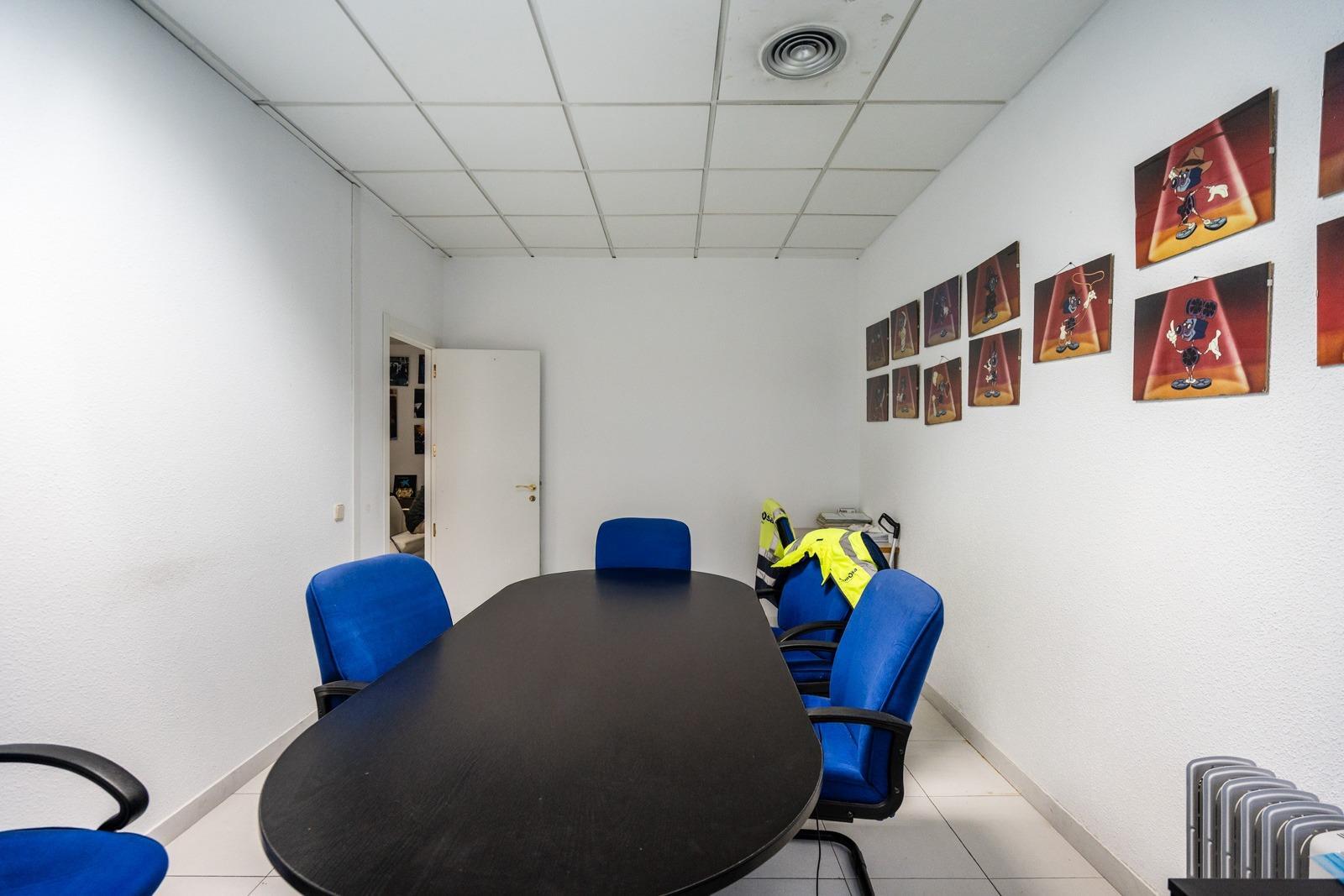 INVERSIÓN SEGURA: EDIFICIO/NAVE DE 3 PLANTAS CON DESPACHOS Y APARTAMENTO EN COLMENAR VIEJO