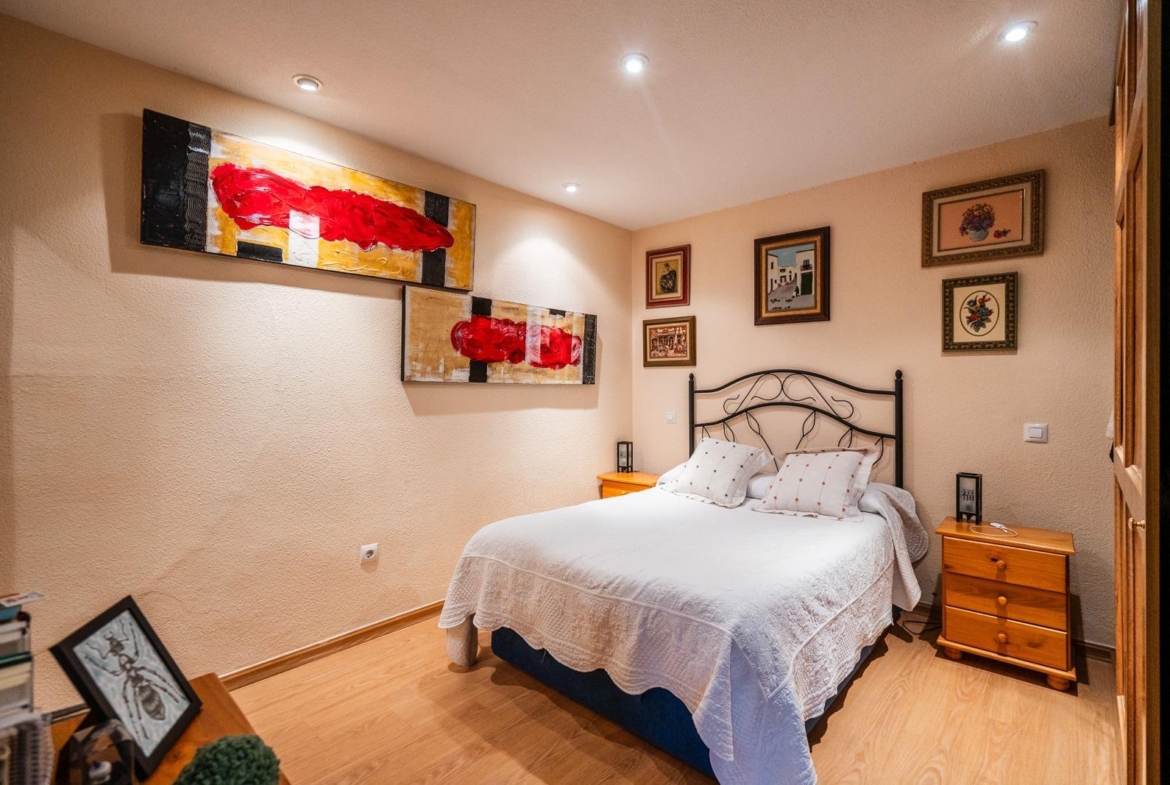 INVERSIÓN SEGURA: EDIFICIO/NAVE DE 3 PLANTAS CON DESPACHOS Y APARTAMENTO EN COLMENAR VIEJO