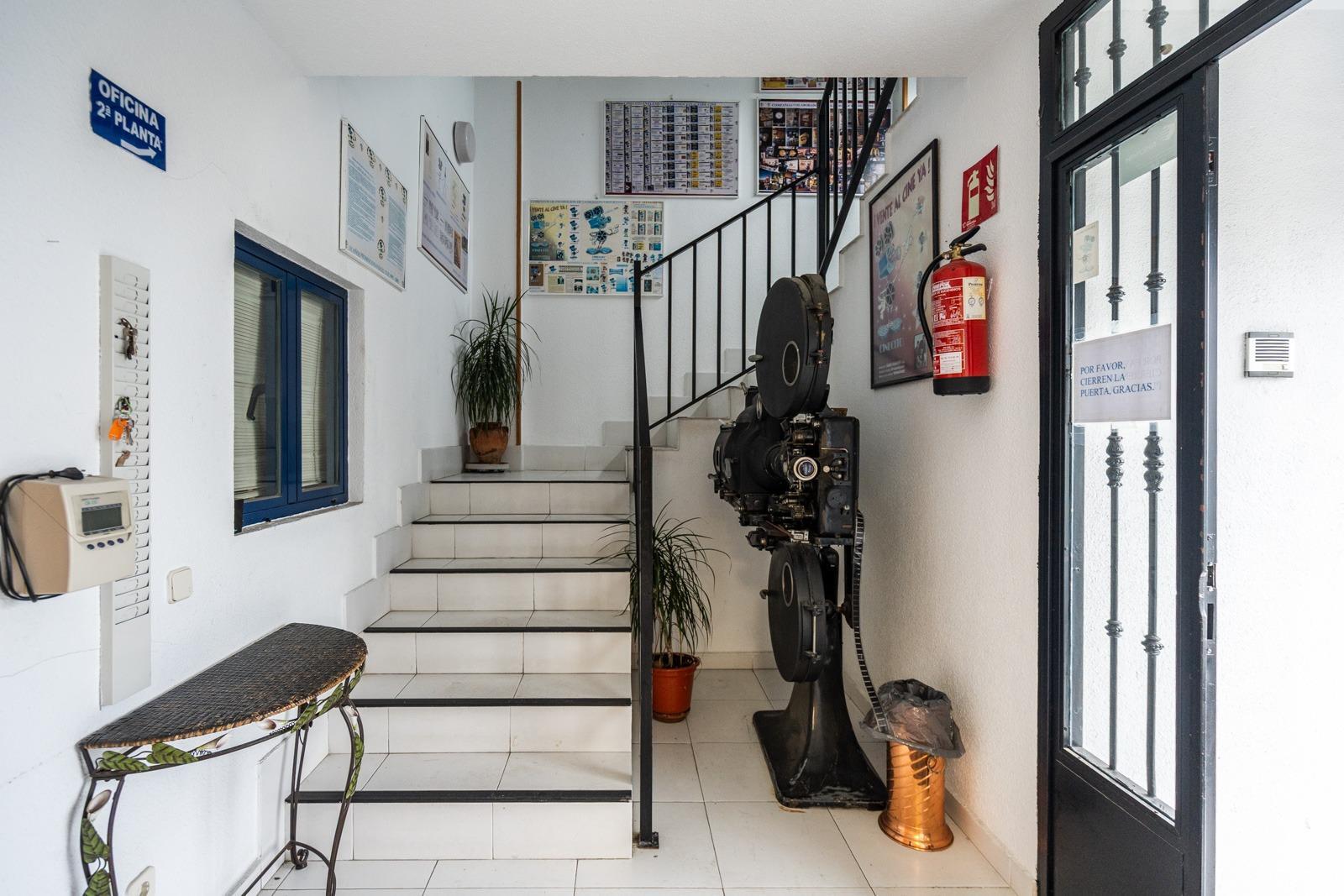 INVERSIÓN SEGURA: EDIFICIO/NAVE DE 3 PLANTAS CON DESPACHOS Y APARTAMENTO EN COLMENAR VIEJO