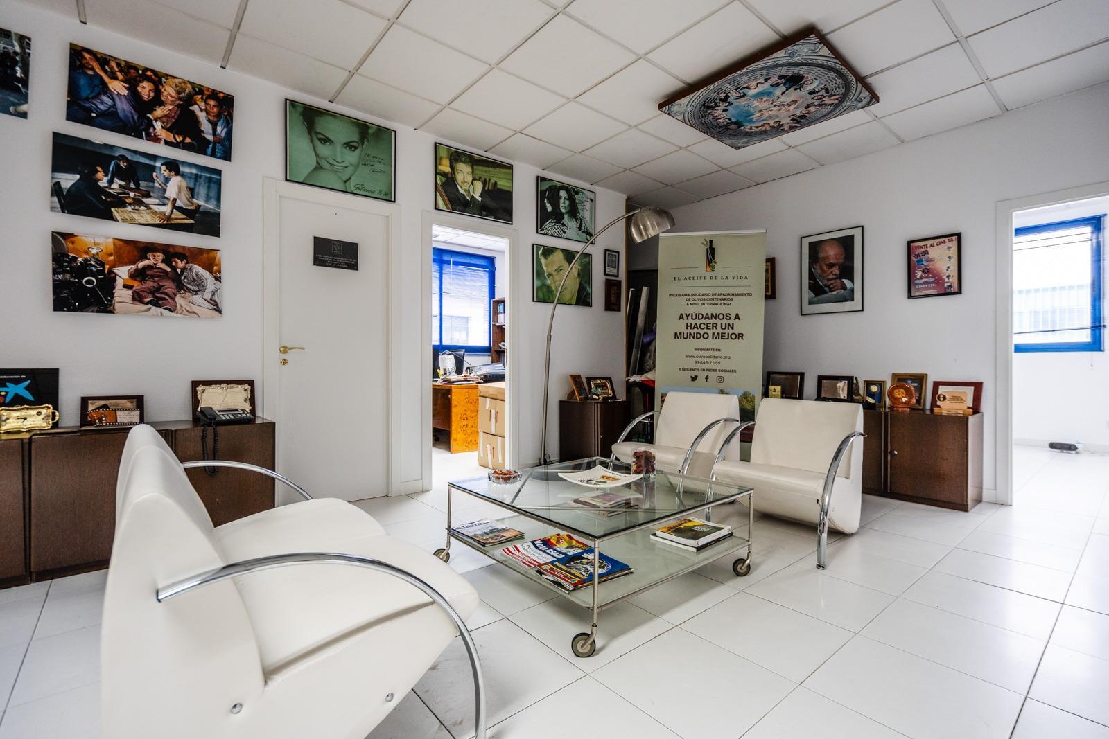 INVERSIÓN SEGURA: EDIFICIO/NAVE DE 3 PLANTAS CON DESPACHOS Y APARTAMENTO EN COLMENAR VIEJO