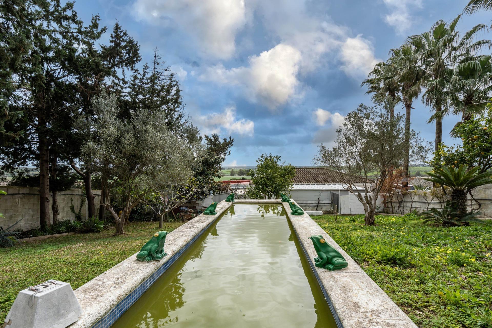 50-22 CORTIJO ANDALUZ CON VARIAS EDIFICACIONES, PISCINA Y 8.000 M² DE TERRENO EN CHICLANA DE LA FRONTERA E