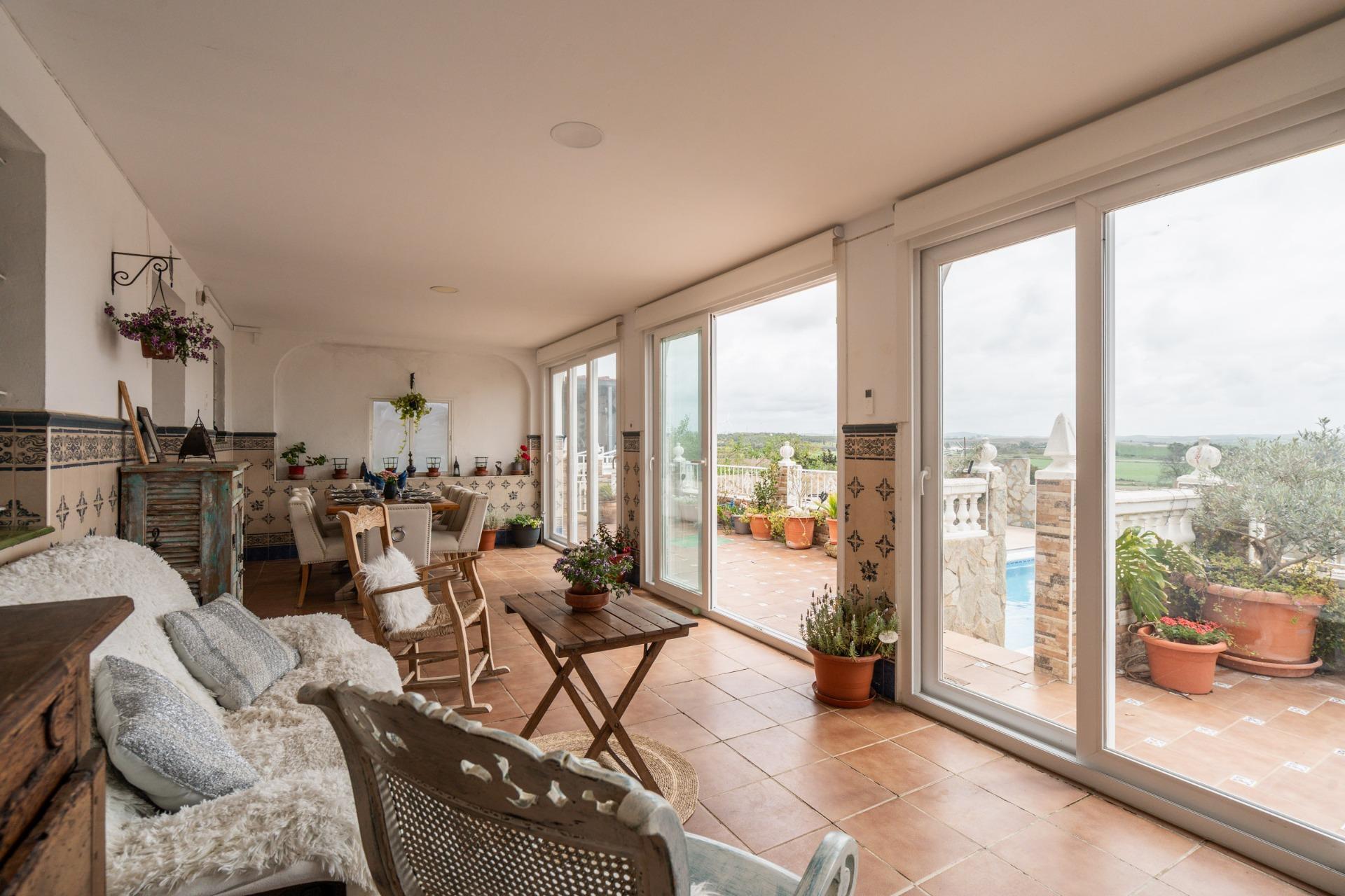 50-29 CORTIJO ANDALUZ CON VARIAS EDIFICACIONES, PISCINA Y 8.000 M² DE TERRENO EN CHICLANA DE LA FRONTERA E