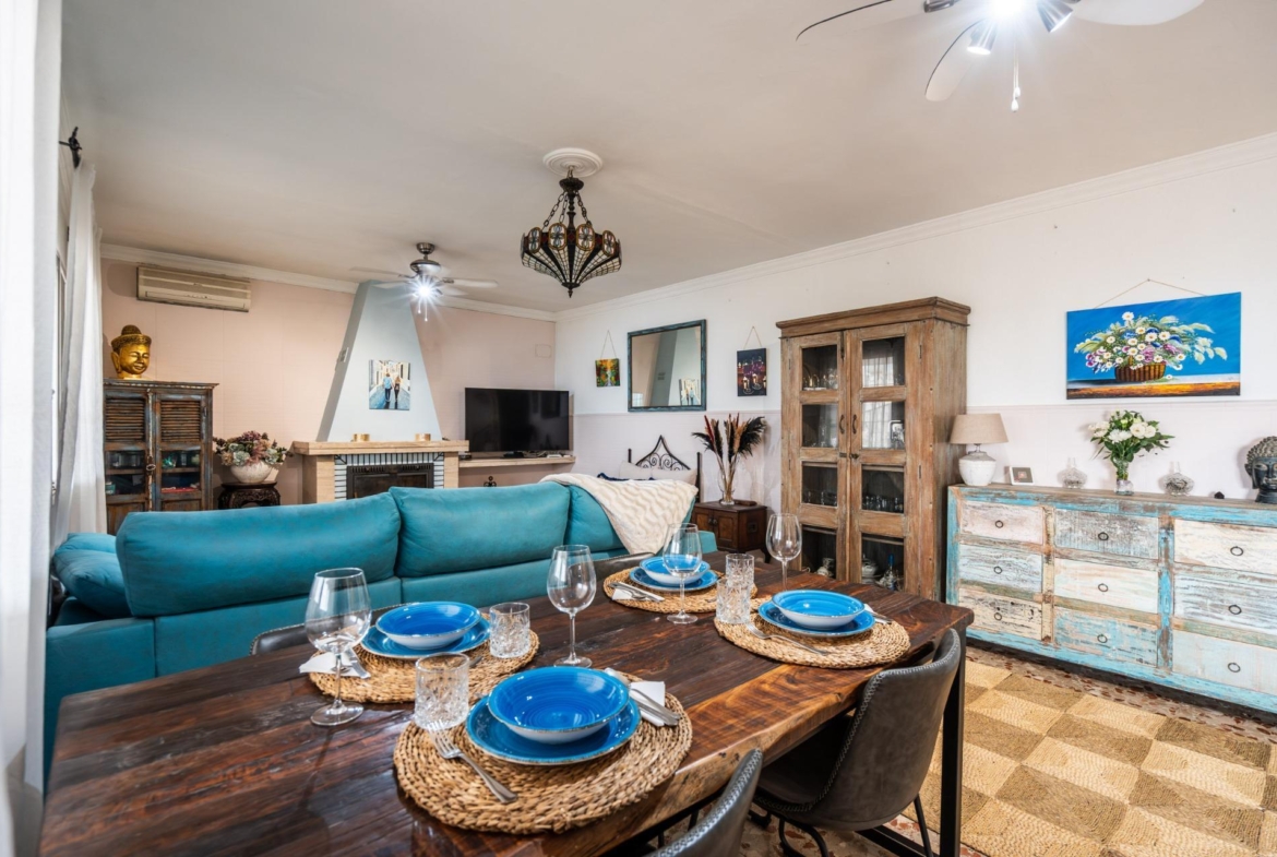CORTIJO ANDALUZ CON VARIAS EDIFICACIONES, PISCINA Y 8.000 M² DE TERRENO EN CHICLANA DE LA FRONTERA E