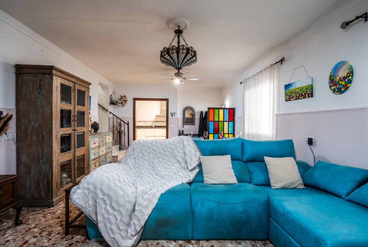 CORTIJO ANDALUZ CON VARIAS EDIFICACIONES, PISCINA Y 8.000 M² DE TERRENO EN CHICLANA DE LA FRONTERA E
