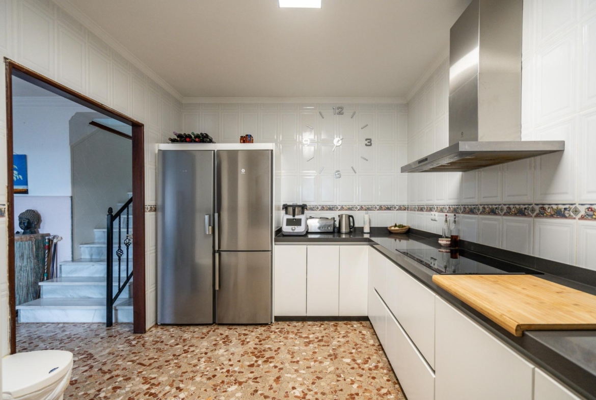 CORTIJO ANDALUZ CON VARIAS EDIFICACIONES, PISCINA Y 8.000 M² DE TERRENO EN CHICLANA DE LA FRONTERA E