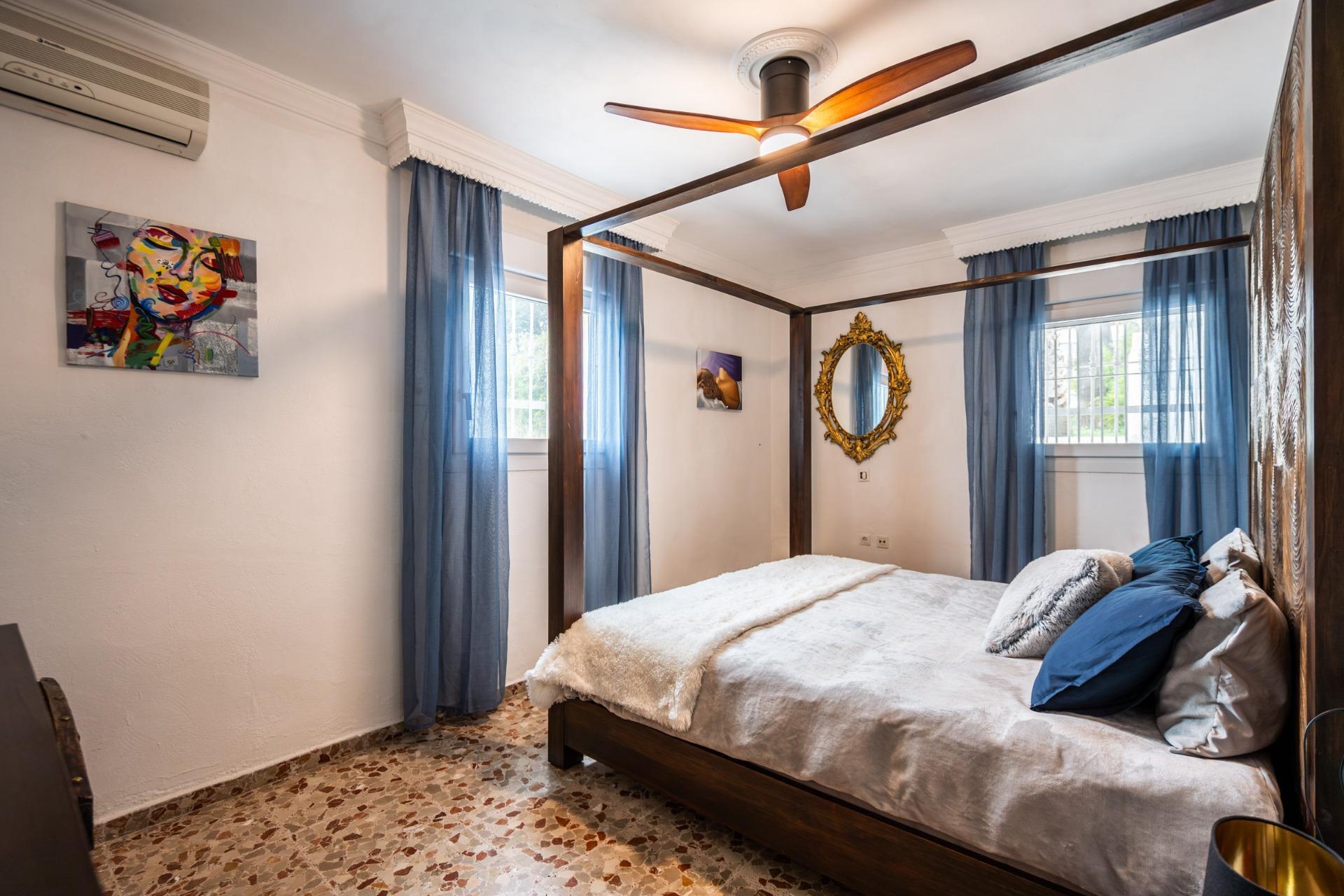 50-44 CORTIJO ANDALUZ CON VARIAS EDIFICACIONES, PISCINA Y 8.000 M² DE TERRENO EN CHICLANA DE LA FRONTERA E