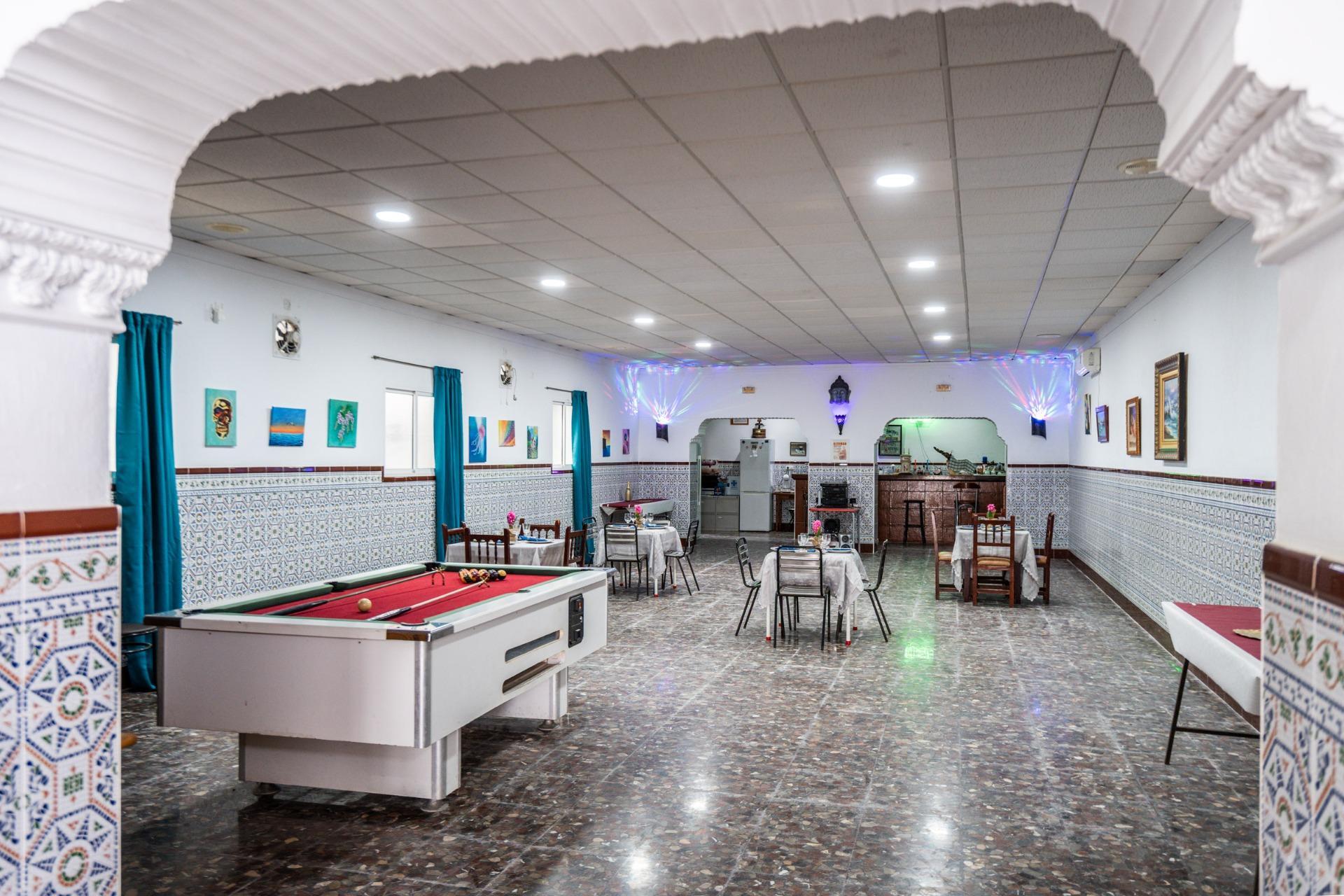 50-48 CORTIJO ANDALUZ CON VARIAS EDIFICACIONES, PISCINA Y 8.000 M² DE TERRENO EN CHICLANA DE LA FRONTERA E