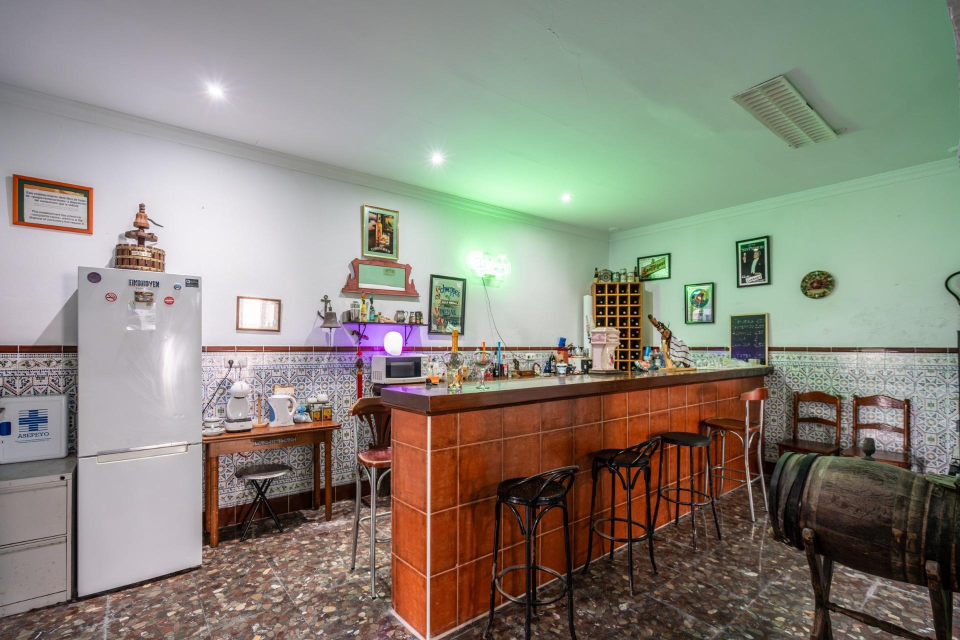 50-52 CORTIJO ANDALUZ CON VARIAS EDIFICACIONES, PISCINA Y 8.000 M² DE TERRENO EN CHICLANA DE LA FRONTERA E