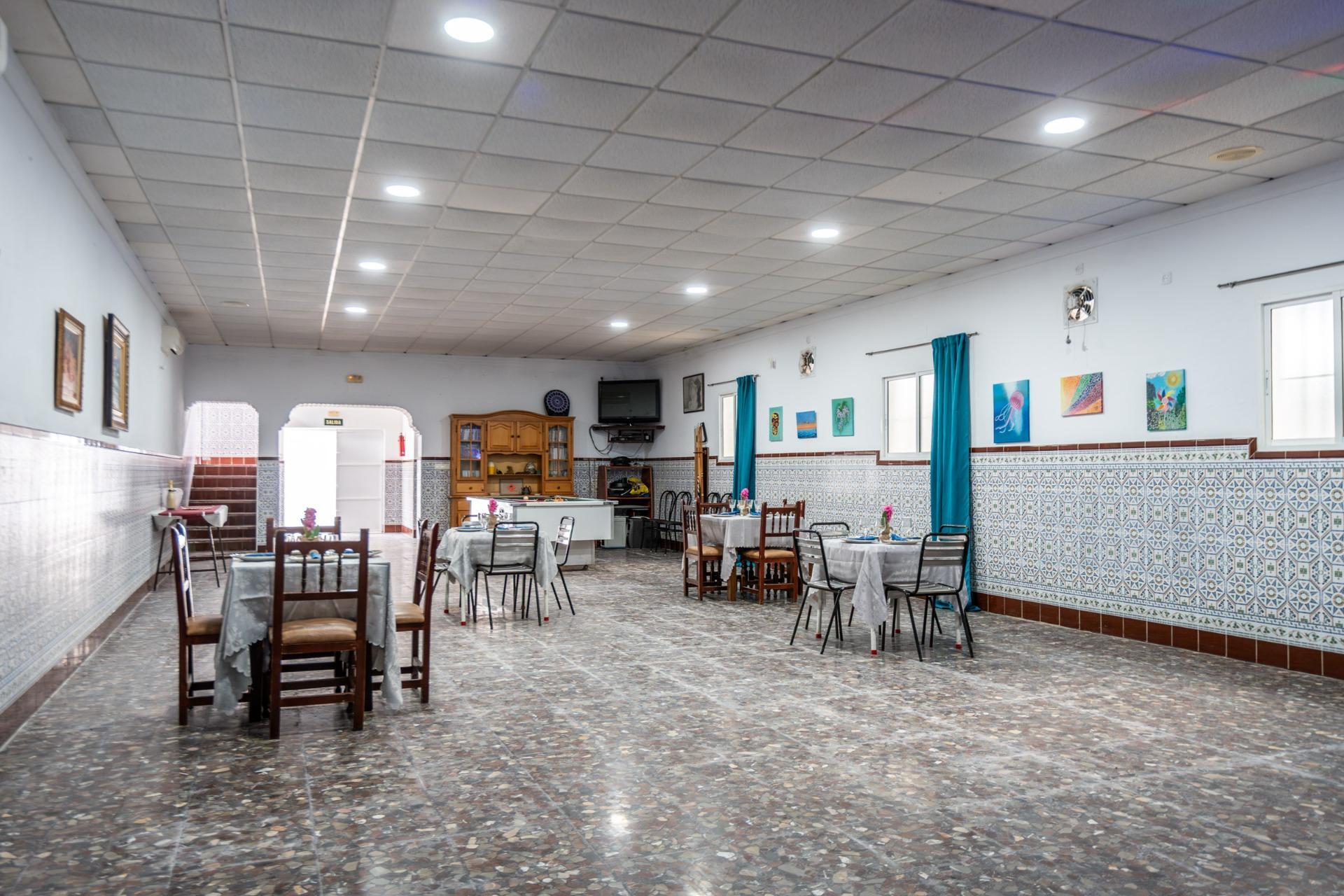 50-54 CORTIJO ANDALUZ CON VARIAS EDIFICACIONES, PISCINA Y 8.000 M² DE TERRENO EN CHICLANA DE LA FRONTERA E