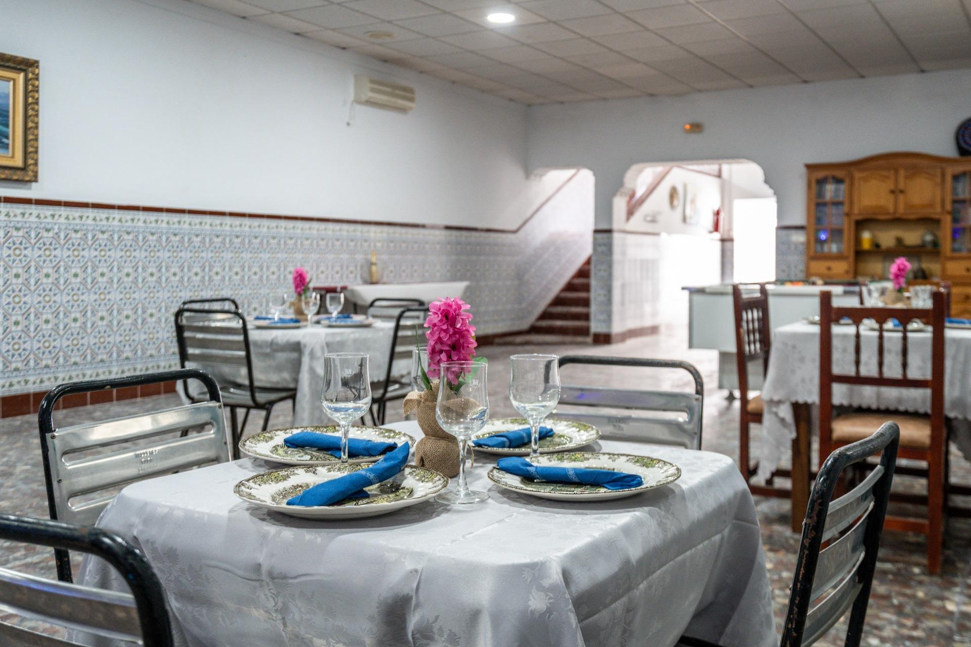 50-55 CORTIJO ANDALUZ CON VARIAS EDIFICACIONES, PISCINA Y 8.000 M² DE TERRENO EN CHICLANA DE LA FRONTERA E