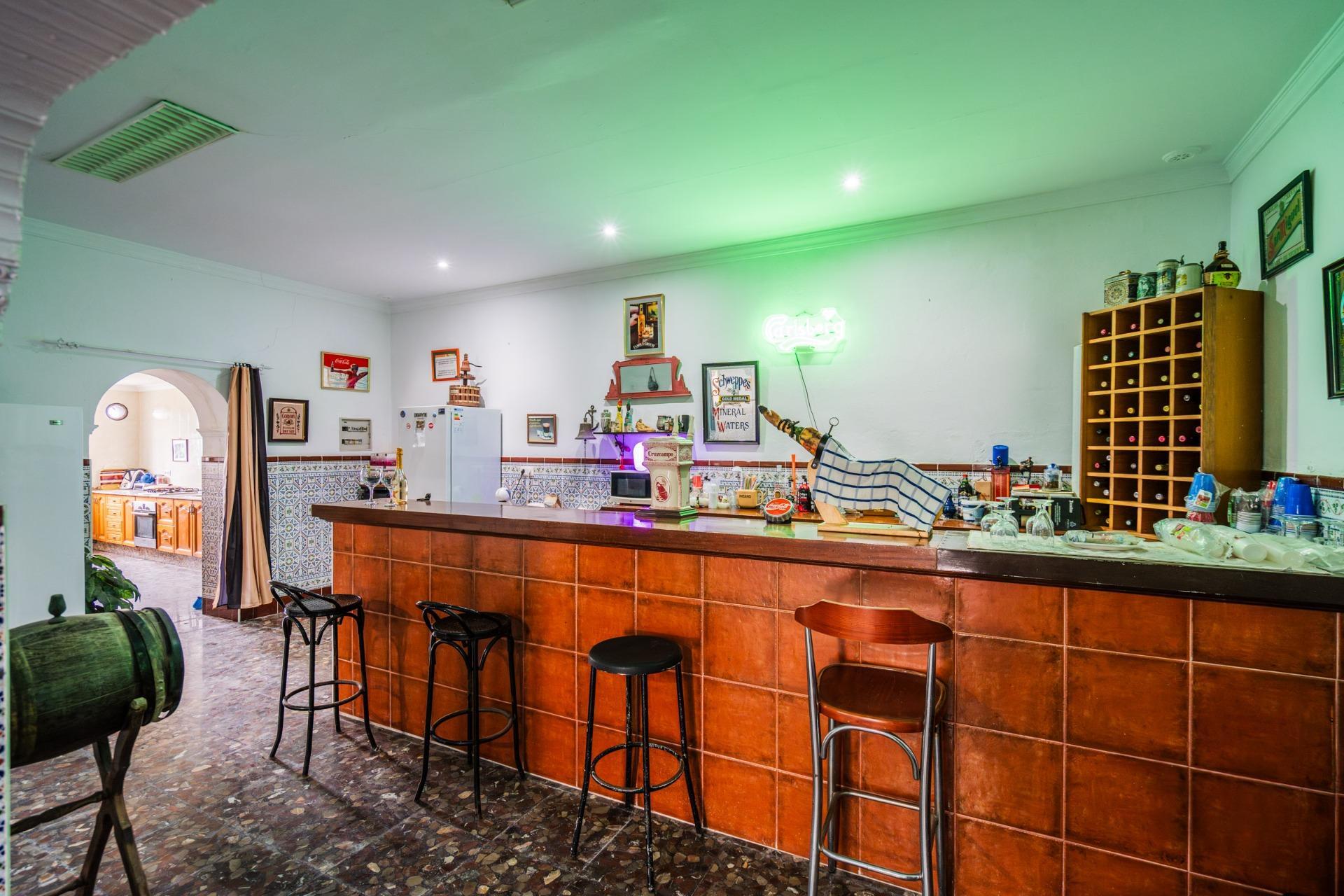 50-56 CORTIJO ANDALUZ CON VARIAS EDIFICACIONES, PISCINA Y 8.000 M² DE TERRENO EN CHICLANA DE LA FRONTERA E