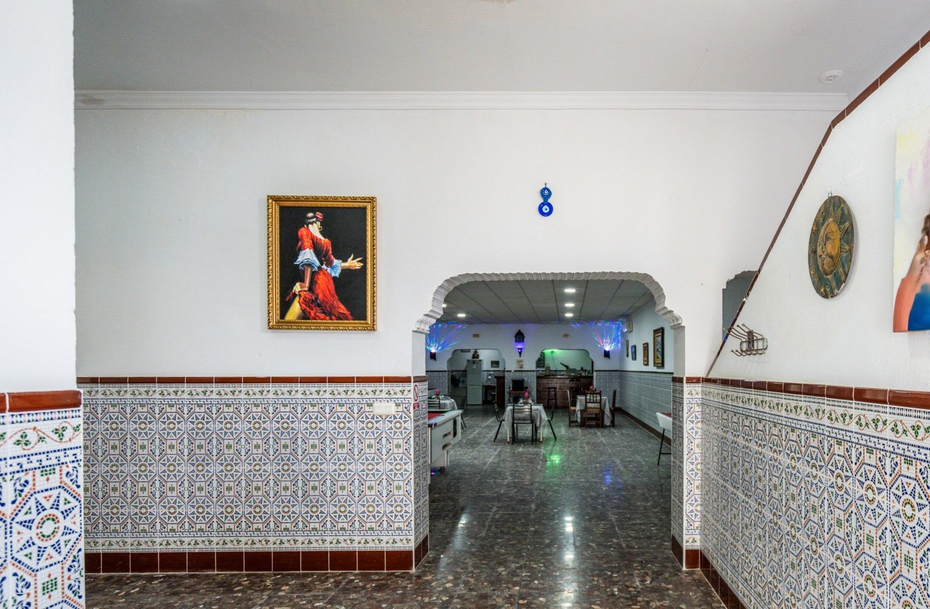 50-57 CORTIJO ANDALUZ CON VARIAS EDIFICACIONES, PISCINA Y 8.000 M² DE TERRENO EN CHICLANA DE LA FRONTERA E