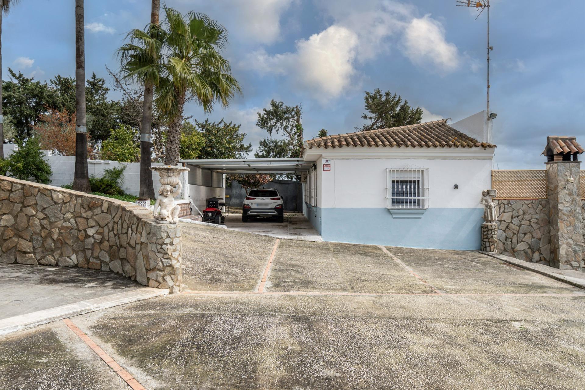 50-89 CORTIJO ANDALUZ CON VARIAS EDIFICACIONES, PISCINA Y 8.000 M² DE TERRENO EN CHICLANA DE LA FRONTERA E