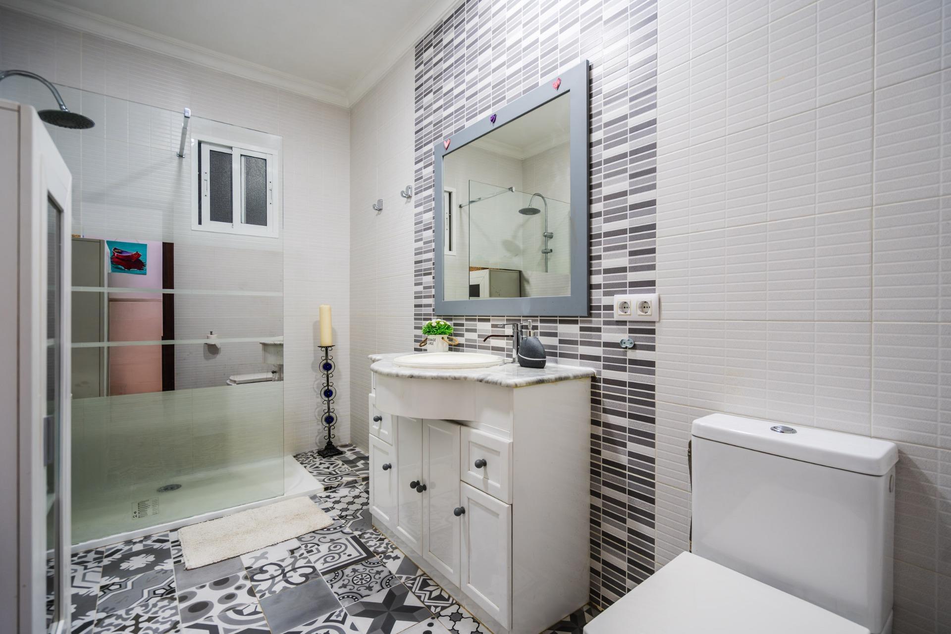 50-9 CORTIJO ANDALUZ CON VARIAS EDIFICACIONES, PISCINA Y 8.000 M² DE TERRENO EN CHICLANA DE LA FRONTERA E