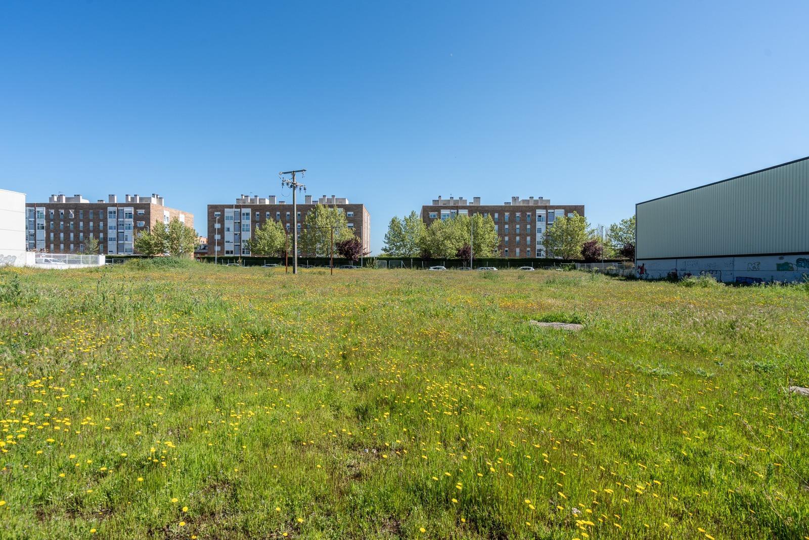 43-12 ¡OPORTUNIDAD INVERSORES Y EMPRESAS! Parcela Urbana de 2.627 m² Frente al Núcleo Urbano Ubicación pri