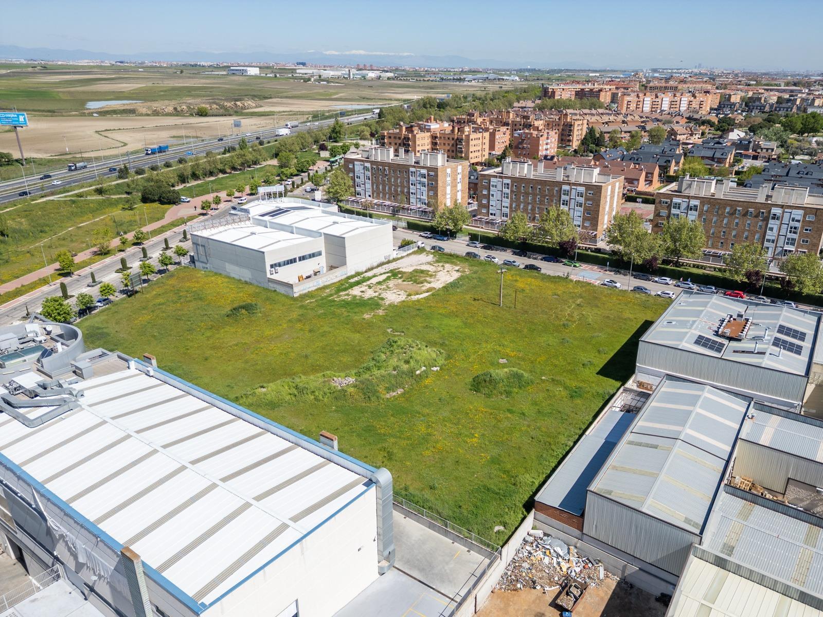 43-4 ¡OPORTUNIDAD INVERSORES Y EMPRESAS! Parcela Urbana de 2.627 m² Frente al Núcleo Urbano Ubicación pri